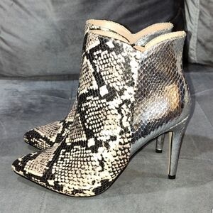 BCBG Haffi Snakeskin-Embossed Silver Heeled Ankle Booties Size 6